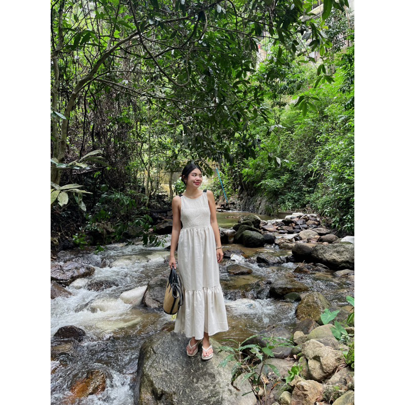 Tara dress ชุดเดรสยาวมัดโบว์หลัง : everydaylookk store