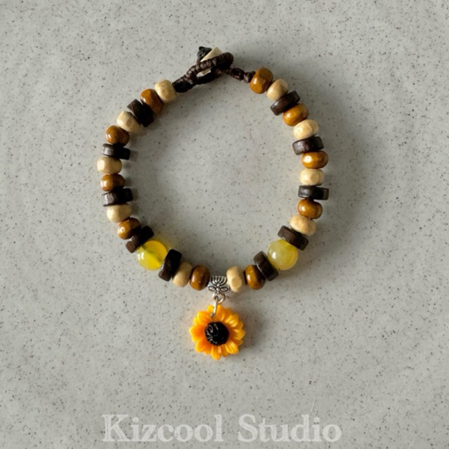 Kizcool Studio | กำไลข้อมือวินเทจลูกปัดไม้ สร้อยข้อมือไม้ งานhandmade ไปทะเล สไตล์วินเทจ แฟชั่น ยุคสมัย