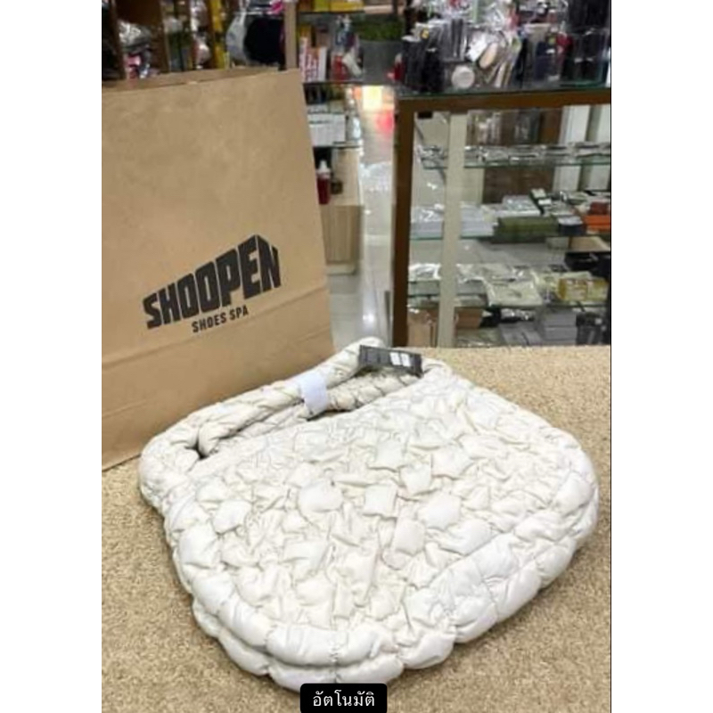 กระเป๋า #Shoopen Soft Quilting Bag L   🧧🧧1,990฿ ✨ สายยาว ปรับสายไม่ได้นะคะ  ✨ เป็น cross body จุของไ