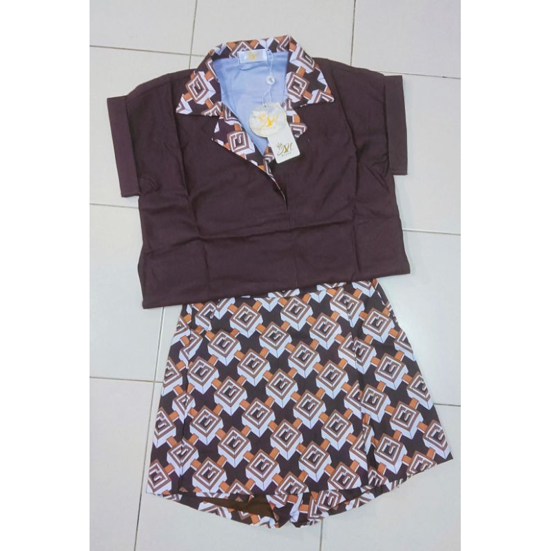 (S) พร้อมส่ง🌷ชุดเซท 2 ชิ้น เสื้อคอปกสีน้ำตาลกับกระโปรงกางเกง งานป้าย SN Brand แท้ มือ1 ป้ายห้อย
