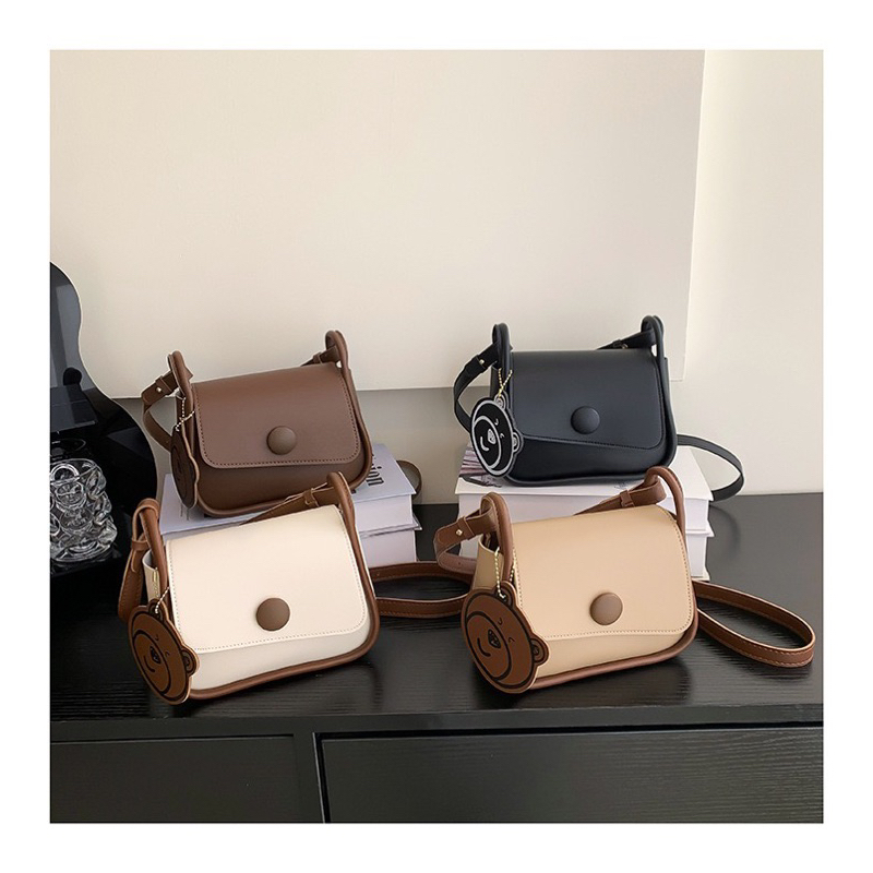 กระเป๋าสะพายไหล่ กระเป๋าสะพายข้างผู้หญิงแบบพกพา หนังPU สวยงาม ไม่มีซิป(0456)