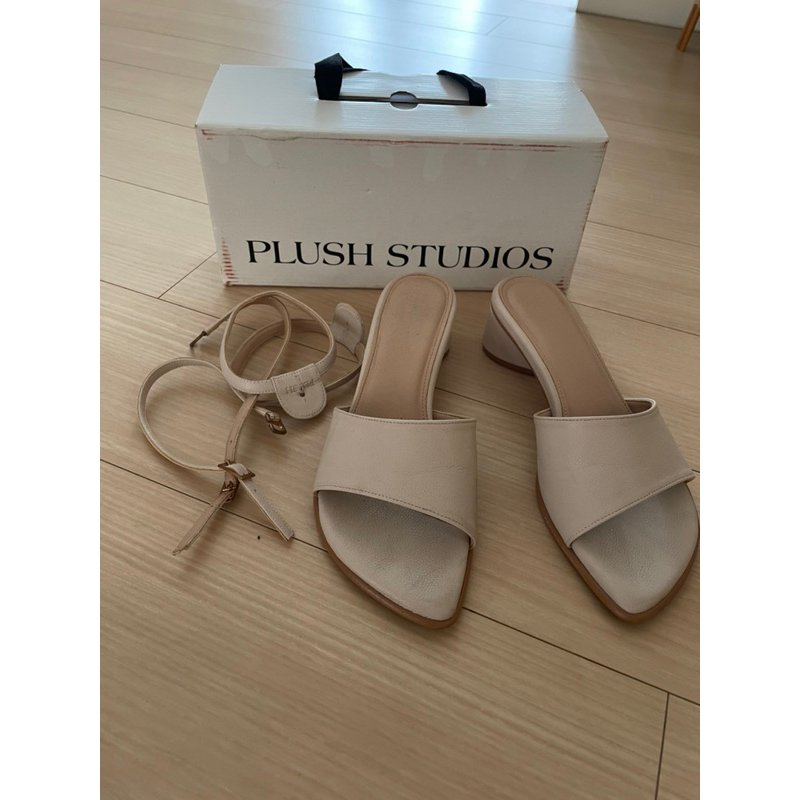 รองเท้าแบรนด์ Plush studios