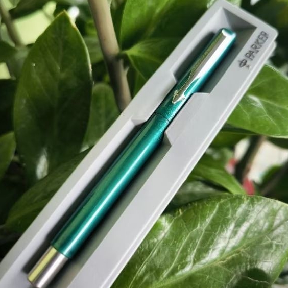 Parker Vector 2 Rollerball Pen ปากกาปาร์คเกอร์ โรลเลอร์บอล เว็กเตอร์ 2 /s PARKER ไส้ปากกาโรลเลอร์บอล