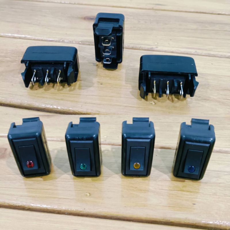 ช่องสวิทช์ Isuzu Dragon Eye 1997 - 2002 พร้อมสวิทช์ เปิด-ปิด LED 3ขามี4สี ให้เลือกใช้งาน ไม่ต้องดัดแปลง ราคาต่อ 1ตัว