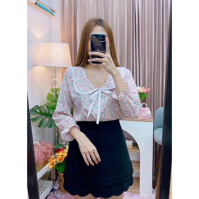 เสื้อลายดอกหวานคอบัวเเต่งปกลูกไม้แขนยาวอก40ยาว23เนื้อผ้าไหมอิตารี่ สวยน่ารักใส่สบาย