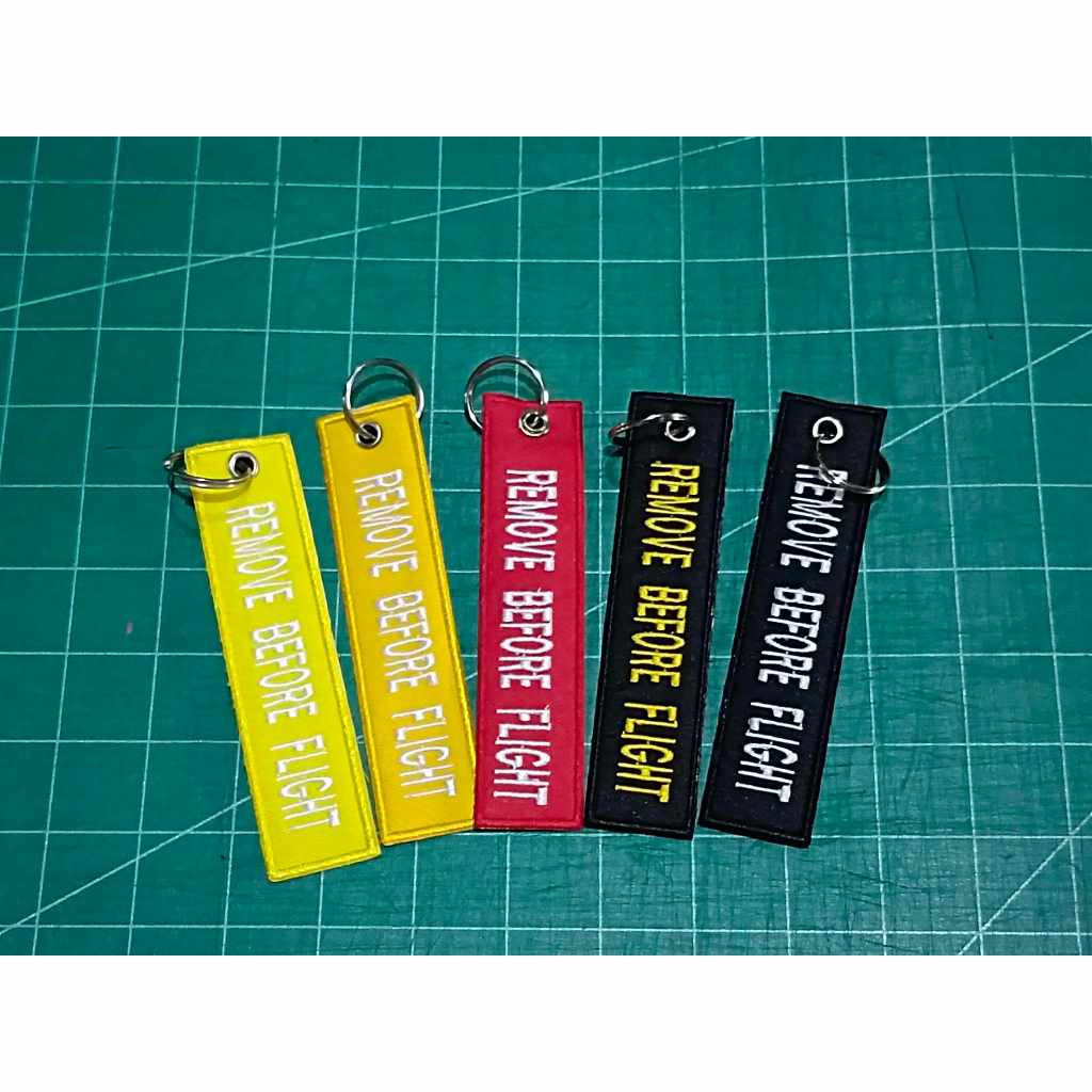 พวงกุญแจ Keychain ปักลาย REMOVE BEFORE FLIGHT