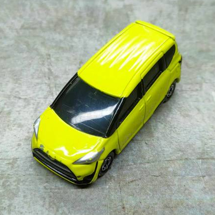 Tomica โมเดลรถเหล็กโทมิก้า TOYOTA SIENTA  NO.99 S=1/60