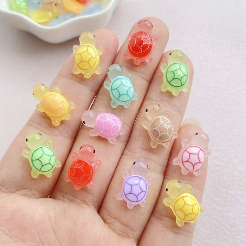 AC.711 ร้านไทย ขายปลีก 1 ชิ้น พร้อมส่ง เรซินติดเล็บรูปเต่าน้อย มีให้เลือก 10 สี
