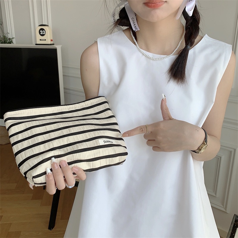 ShopAt.Two[BG-914] กระเป๋าคลัทช์ กระเป๋าเครื่องสำอาง แบบพกพา