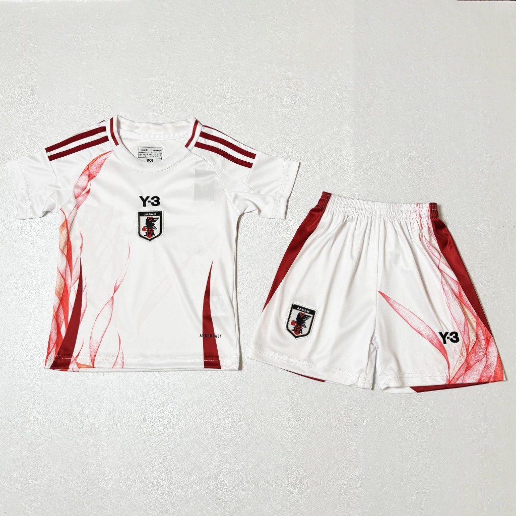 ชุดกีฬาเด็ก japan สีขาว ปี2024/2025 ตัวเหมือนได้ทั้งชุด (เสื้อ+กางเกง) สินค้าเกรด AAA