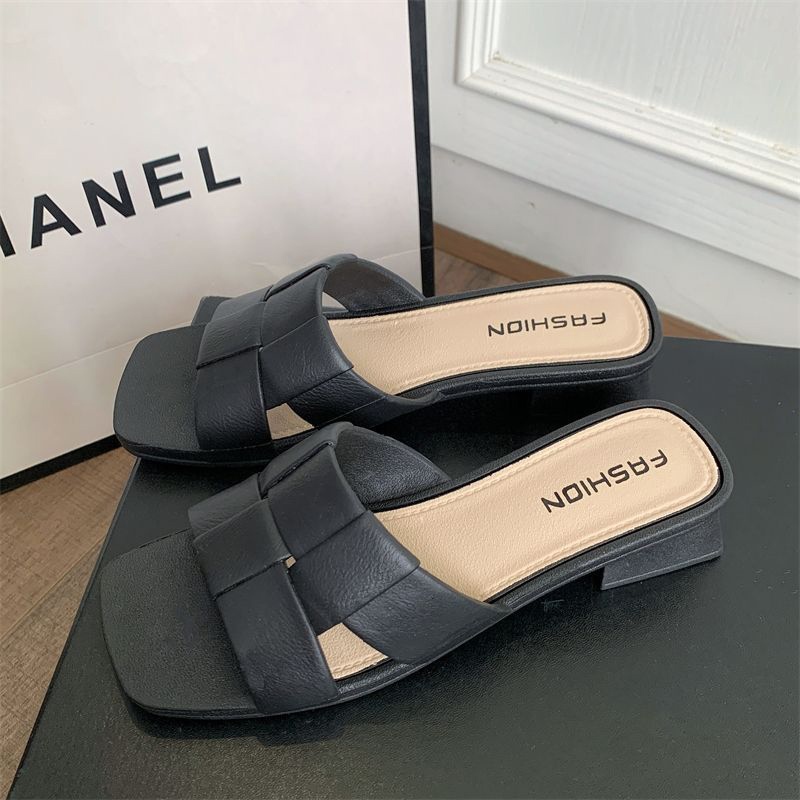 QKshop ราคาปังมาก รองเท้าแบบสวมแฟชั่น ดีเทลแต่งสายแบบเก๋ๆ สวมใส่สบายดีไซน์ทันสมัย สีสวยแมทช์ง่าย ใสกับชุดไหนก็เริสนะคุณ