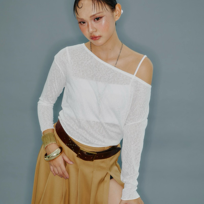 MELT.INMOMENTS Swoon Top เสื้อแขนยาวปาดไหล่ (ซื้อผ่าน Shopee Video ลด 30%)