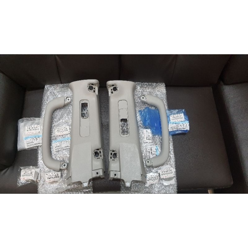 ของแท้  มือโหนเสา B TOYOTA FORTUNER REVO สีเทา ของแท้ ครบชุด   ใส่กับ ไฮลักษ์ รีโว้  รีโว้ร๊อคโค่ ฟอจูนเนอร์  2015-2023