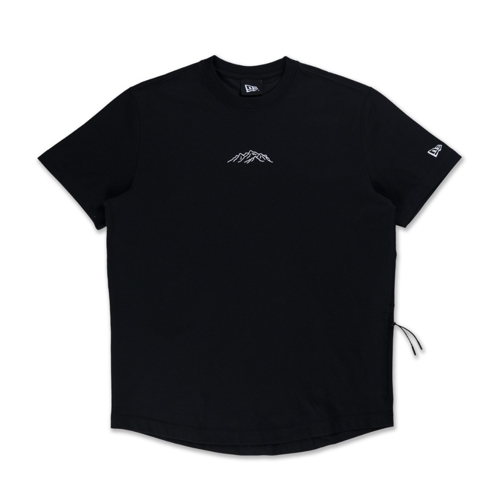 NEW ERA เสื้อยืดแขนสั้น รุ่น NEW ERA MOUNTAIN EDGE BLACK PERFORMANCE SHORT SLEEVE T-SHIRT