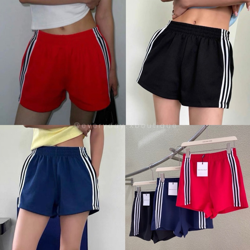 Korea mini short (330฿) กางเกงวอร์มขาสั้นรุ่นใหม่ทรงสวยมาก ดีเทลแต่งแถบข้าง มีกระเป๋า ใส่ออกมาแล้วสปอร์ตชิคชิว valen