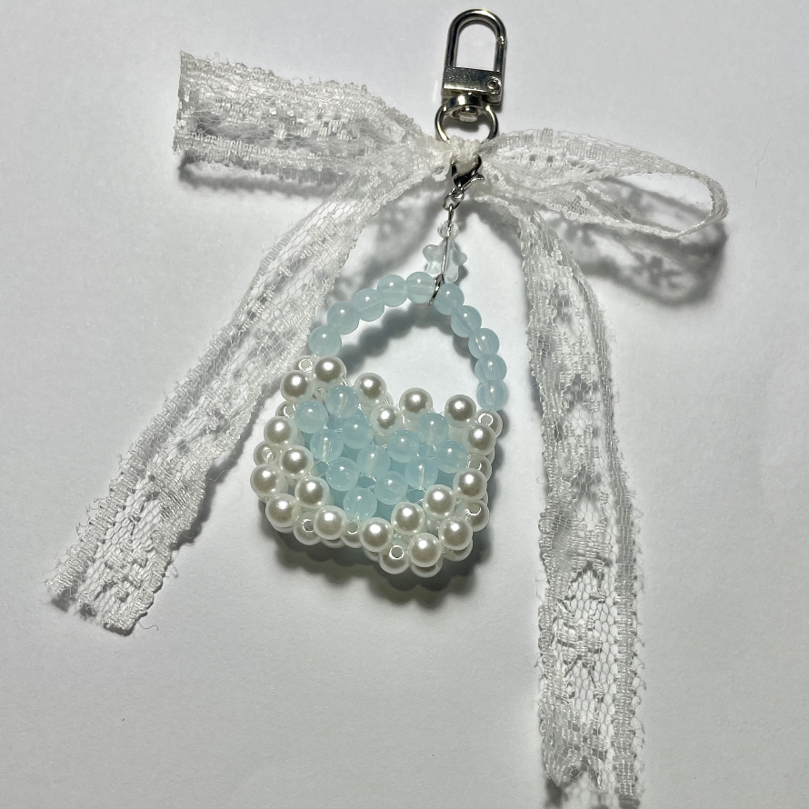 Bag keychain (พวงกุญแจกาเป๋าโบว์ลูกไม้ อยากคัสตอมสีอื่นได้น้า) 🩵👜 🧚🏻‍♀️