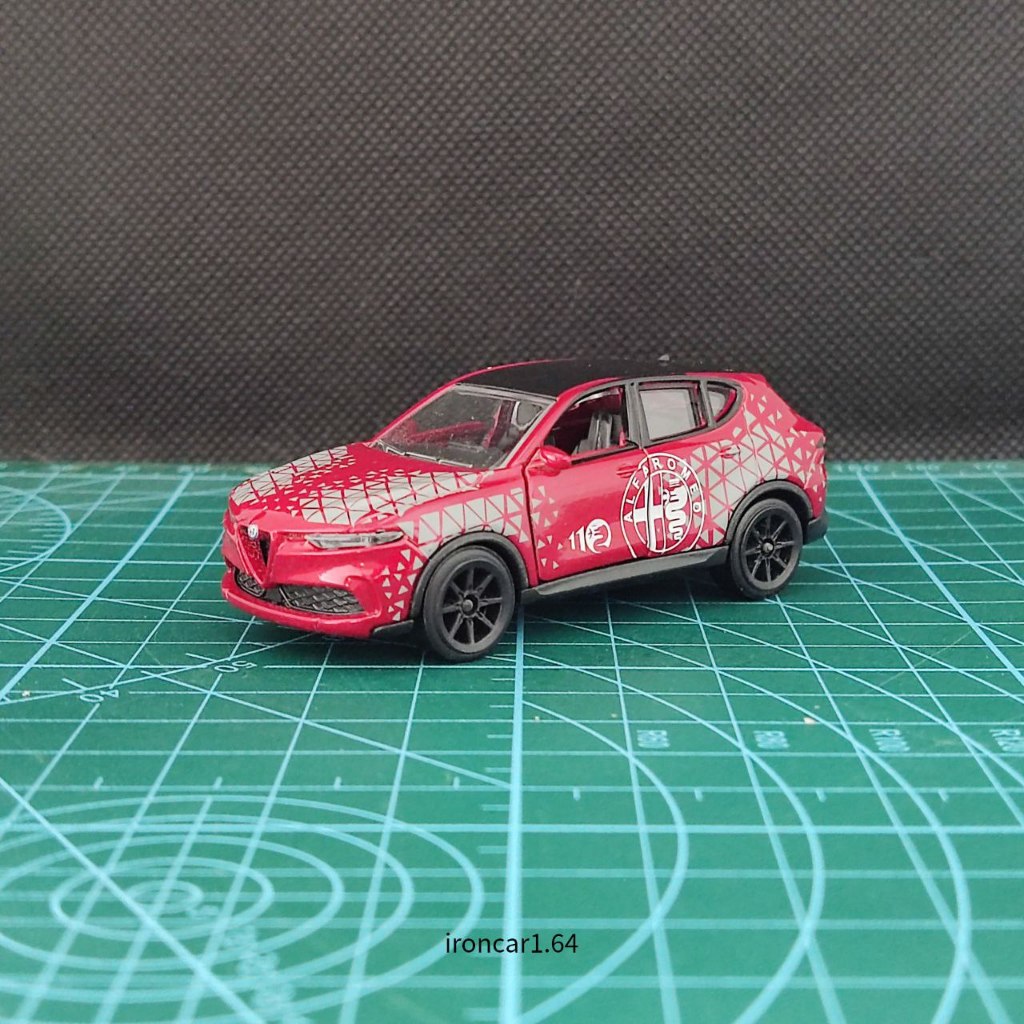 โมเดลรถ majorette alfa romeo tonale สีแดง