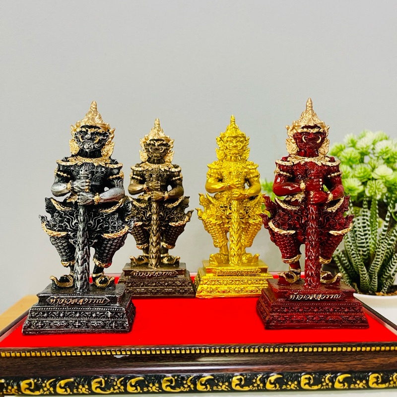ท้าวเวสสุวรรณ แร่เหล็กน้ำพี้ (องค์เล็ก) ขนาดฐาน2.5นิ้ว สูง5นิ้ว