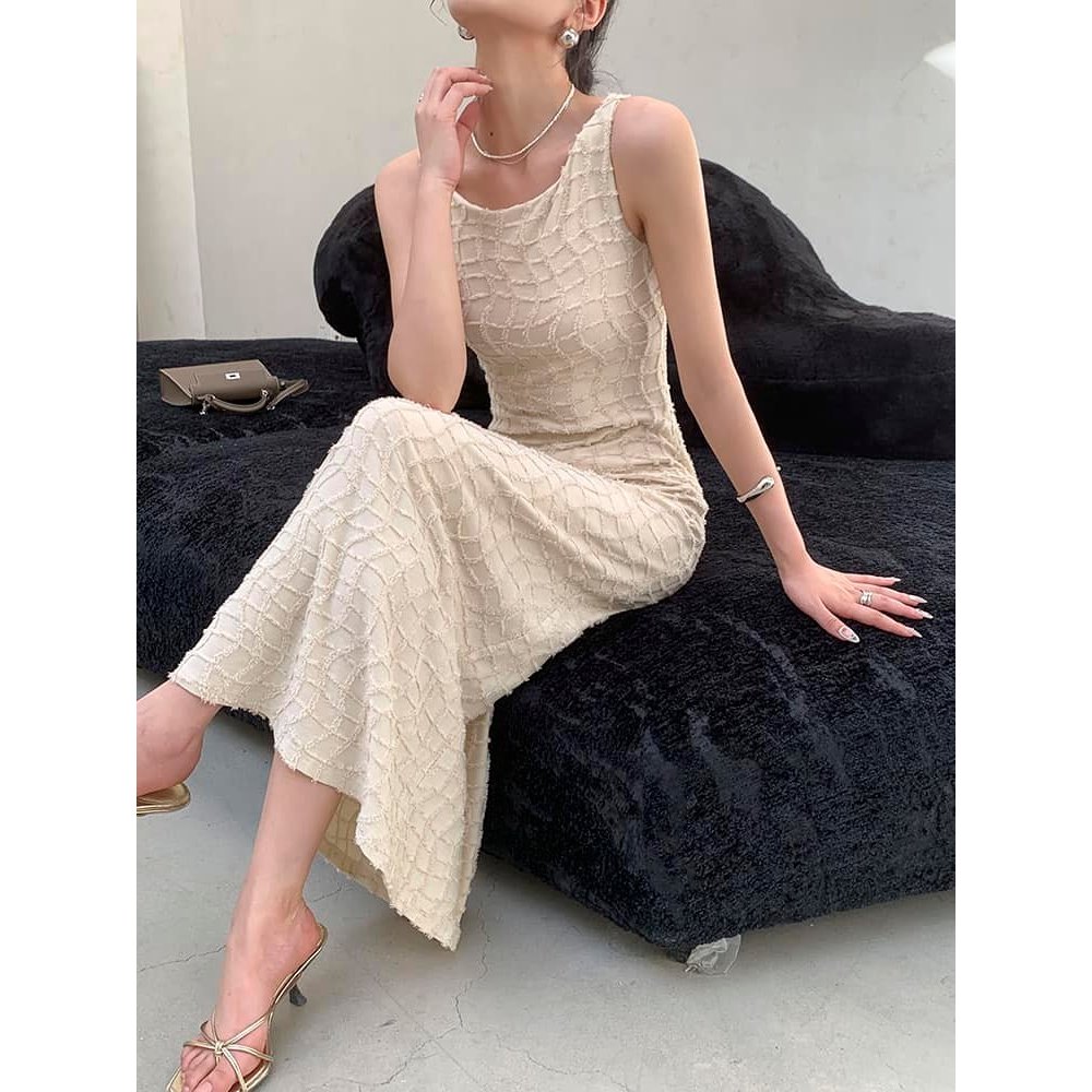Mogwany   พรี / Juliette Dress เดรสยาวทรงเป๊ะ ผ้าสวยมาก 2สี ดำ,ครีม เก็บโค้ดหน้ากิจกรรม