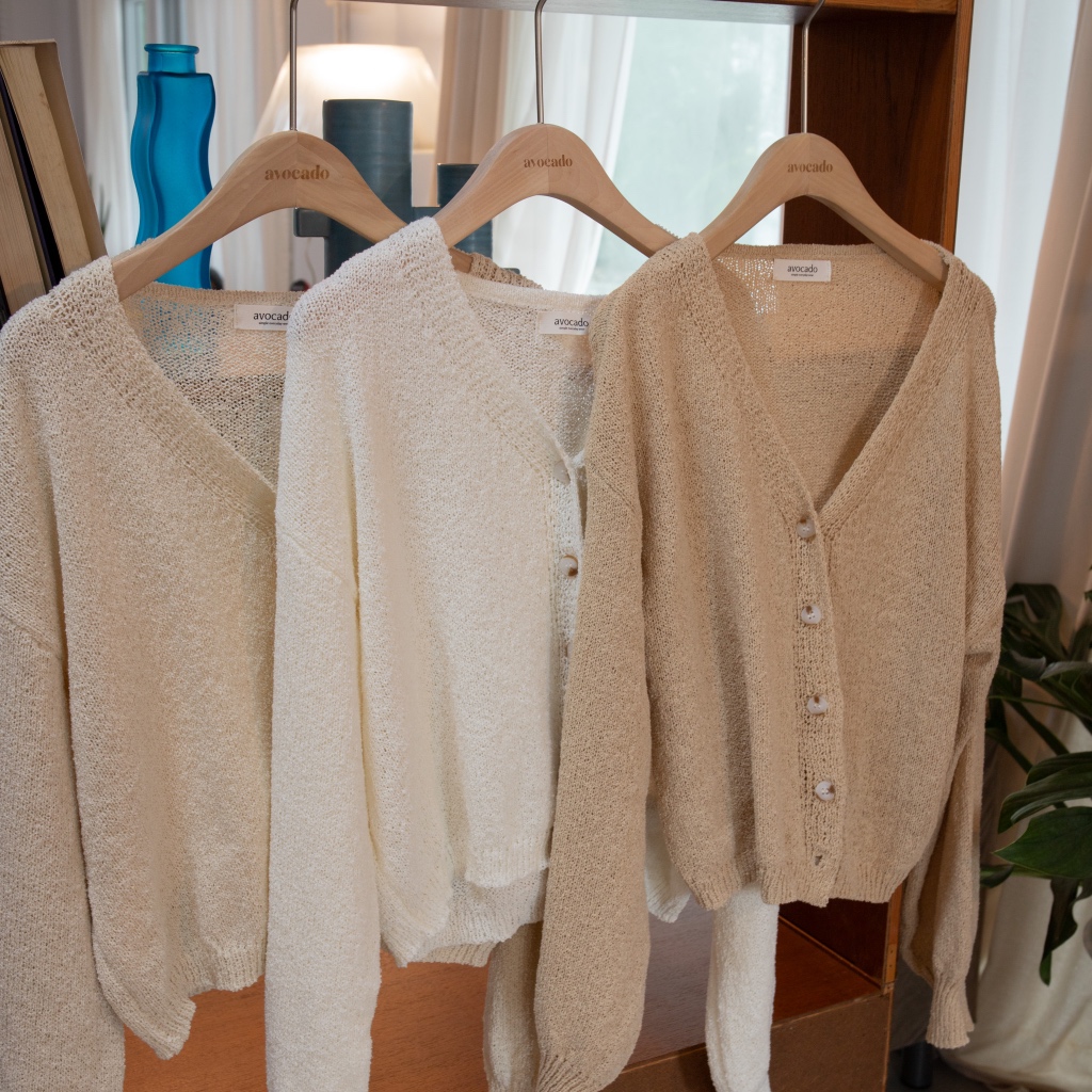 avo fluffy cardigan คาร์ดิแกนมาแล้ววว รุ่นนี้น่ารักสุบบๆ จะมีความคล้าย Kicchy น้าแต่รุ่นนี้ปรับให้ผ้าดีกว่าเดิม