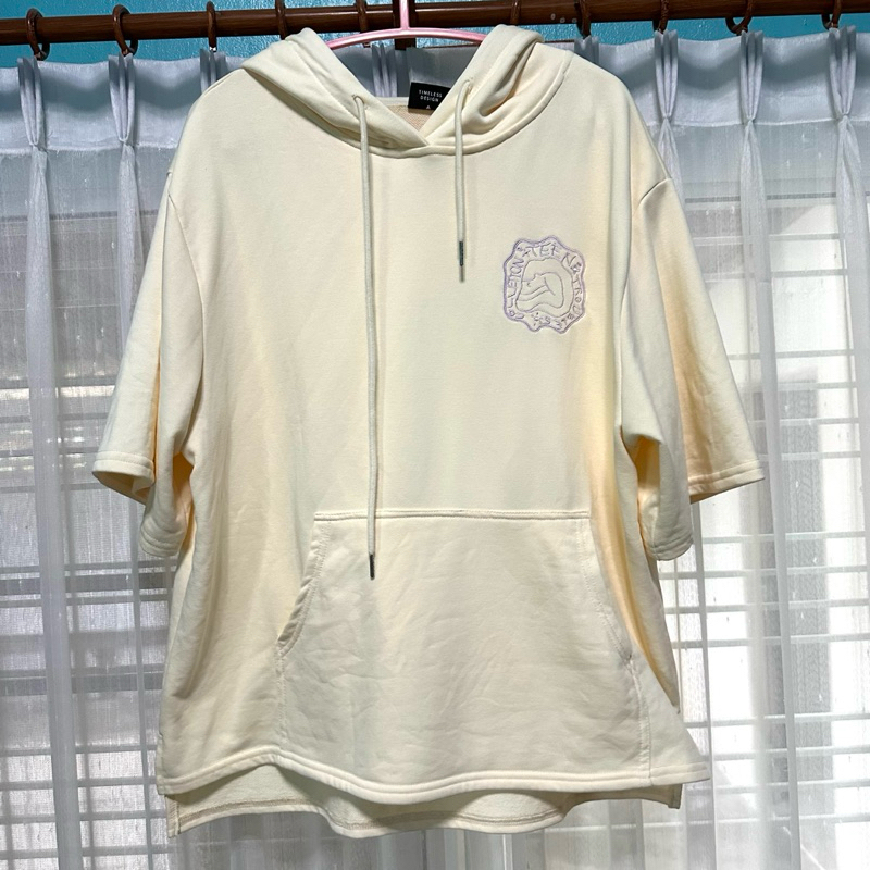 เสื้อ URTHE ฮู้ดครีมสั้น THEJELLY ของใหม่