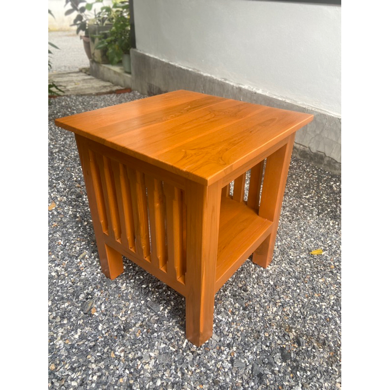 เวียงสักงาม โต๊ะหัวเตียงซี่ โต๊ะไม้สัก ขนาดประมาณ 45*45*50 cm. สีสัก โต๊ะข้างหัวเตียง