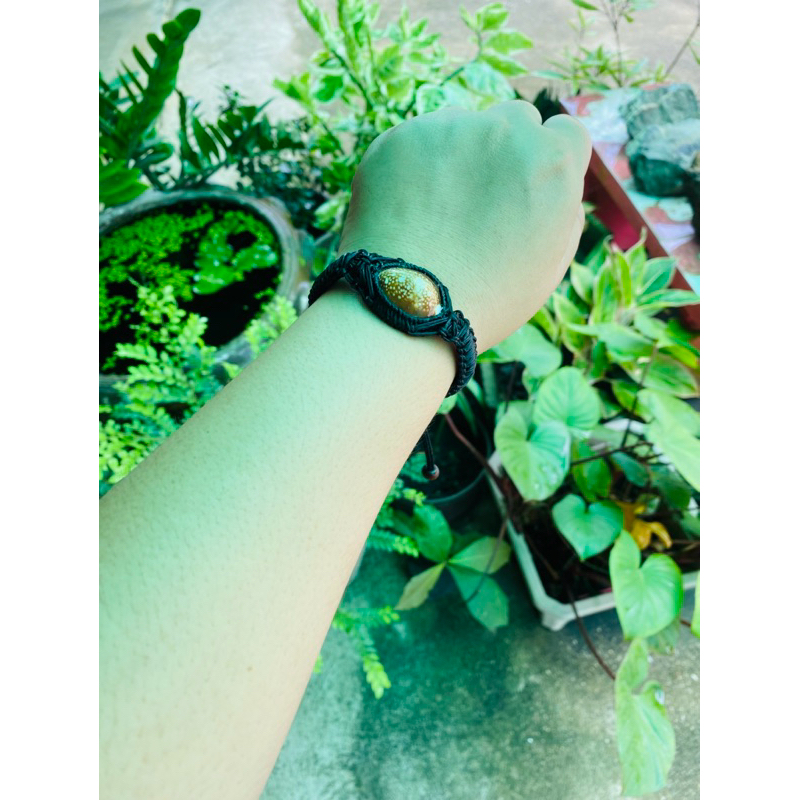 ข้อมือ หอยเบี้ยเเก้ สายสีดำปรับสายได้ขนาดฟรีไซต์