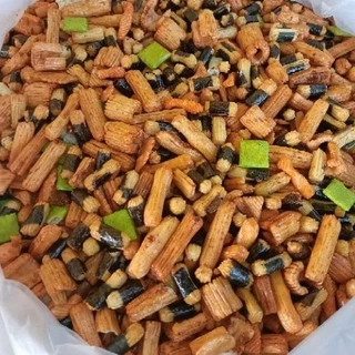 ขนมข้าวอบกรอบญี่ปุ่น กรอบ อร่อย สดใหม่ ผลิตจากข้าวเหนียวพันธุ์ดีอบกรอบเคลือบซอสโซยุ