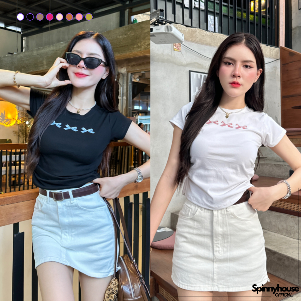 SpinnyHouse เสื้อยืดทรงคอกลมแขนสั้น ผ้ายืดยูนิ สกรีนโบว์ สไตล์ y2k แต่งจับจีบย่นข้าง ทรงเอวคอ รุ่น จั๊มเอว3โบว์