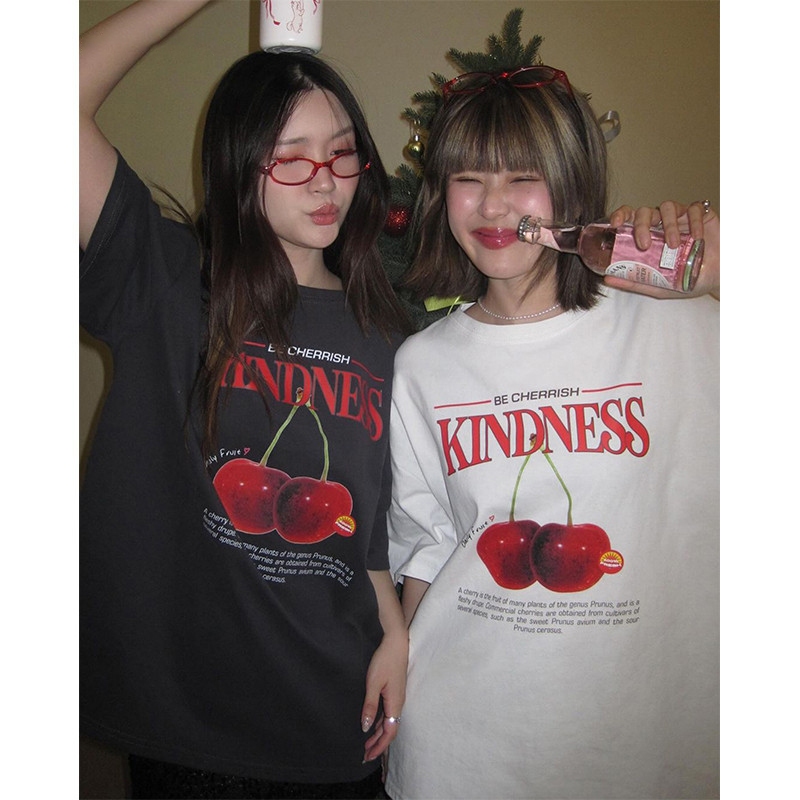 Basi💥 เสื้อยืด oversize unisex สกรีนหน้าหลัง ลาย "การ์ตูนเชอร์รี่" เป็ดเท่ๆ🪿 ผ้าคอตตอน100% ใส่สบาย แนวสตรีท ฮิปฮอป