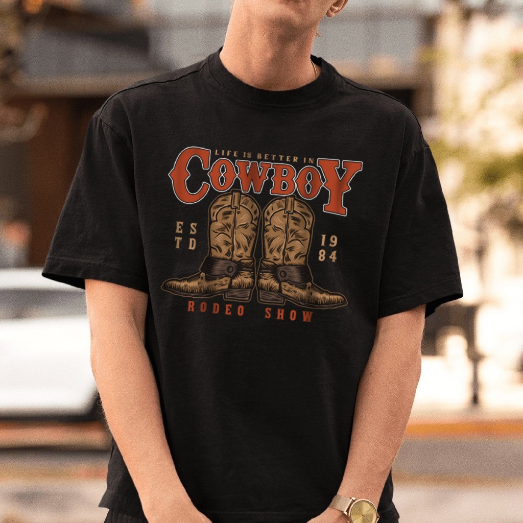 Urban90S เสื้อยืด LIFE IS BETTER IN COWBOY สไตล์วินเทจผ้าคอตตอนแท้ 100% ไร้ตะเข็บข้าง ผ้าหนานุ่ม