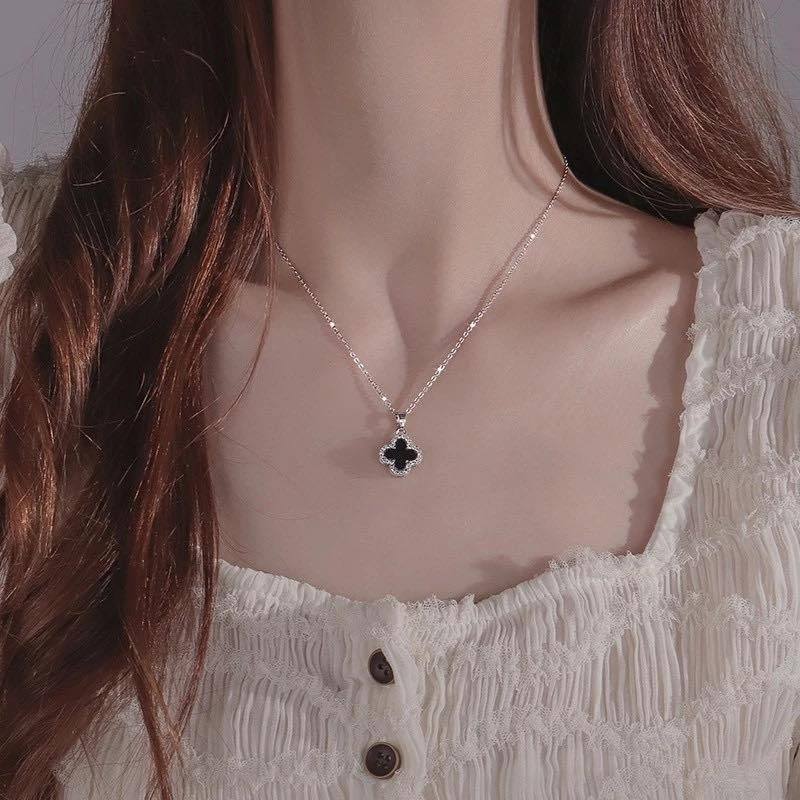 มี 2 สีส่งด่วน🔥สร้อยคอแฟชั่นตกแต่งจี้ใบโคลเวอร์สี่แฉก สีเงิน เครื่องประดับแฟชั่น สไตล์เกาหลี NL380-N