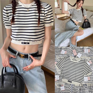 Miu  stripe knit top 💫 เสื้อไหมพรมแขนสั้น ผ้านิตแคชเมียร์ งานทอลายละเอียดสุดๆคะ เนื้อไม่คันนะค่า