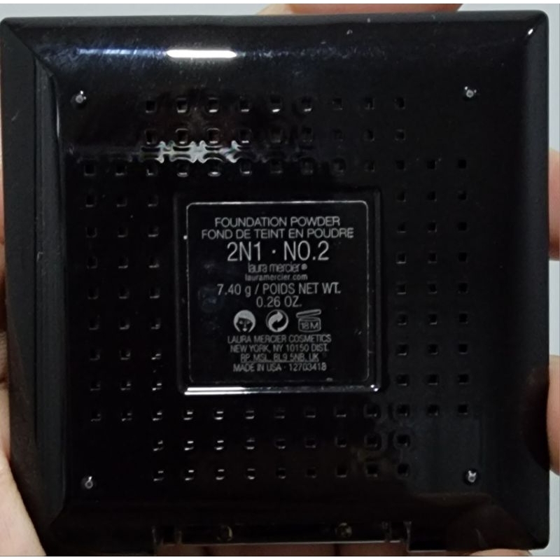 ตลับแป้ง Luara Mercier