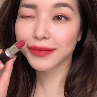 ลิปสติกM.A.C Powder Kiss Lipstick #923 Stay Curious ลิปmac ติดทน สีนุ่มฟุ้ง เนื้อบางเบา แถมน้ำหอมเทสเตอร์+กล่องถุงเซ็ท