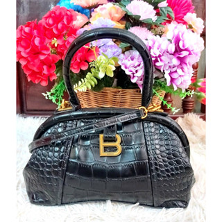 BALENCIAGA SMALL EDITOR EMBOSSED LEATHER BAG อะไหล่ทองวินเทจ มือสอง ไม่มีตำหนิ