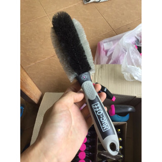 muc off tyre brush สำหรับทำความสะอาดล้อจักรยาน