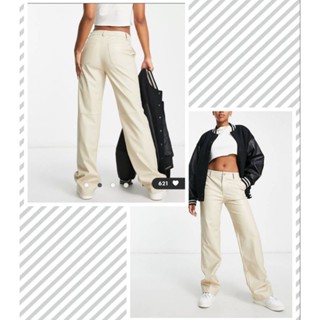 Pull&amp;Bear Straight Leg Faux Leather Trousers กางเกงหนังFaux ขาตรง สีครีม แบรนด์ Pull&amp;Bear ป้ายห้อย