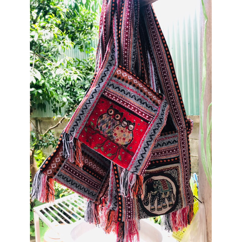 ย่ามช้างกระเป๋าผ้าพื้นเมืองขนาด9*9นิ้วมีซิปมีซิปมีซับในคละลายราคาถูกเพียงใบละ35บาทสีสวยงามงานละเอียด
