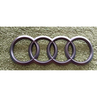 Audi Logo สีดำด้าน อุปกรณ์เสริมตกแต่งดัดแปลงโลโก้ด้านหลังรถ Grille Emblem Badge ABSสำหรับ Audi A4 A6 Q7 Q5 Q3 TT A4L A6L