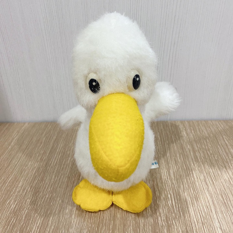 เจ้านก ปากใหญ่ตัวขาวปากเหหลือง ตาน้องมีรอยถลอก ป้ายงานNippon Express