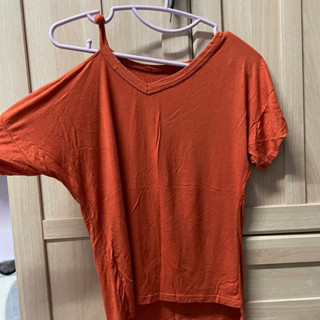 เสื้อสีส้ม ดีเทลเท่ น่ารัก