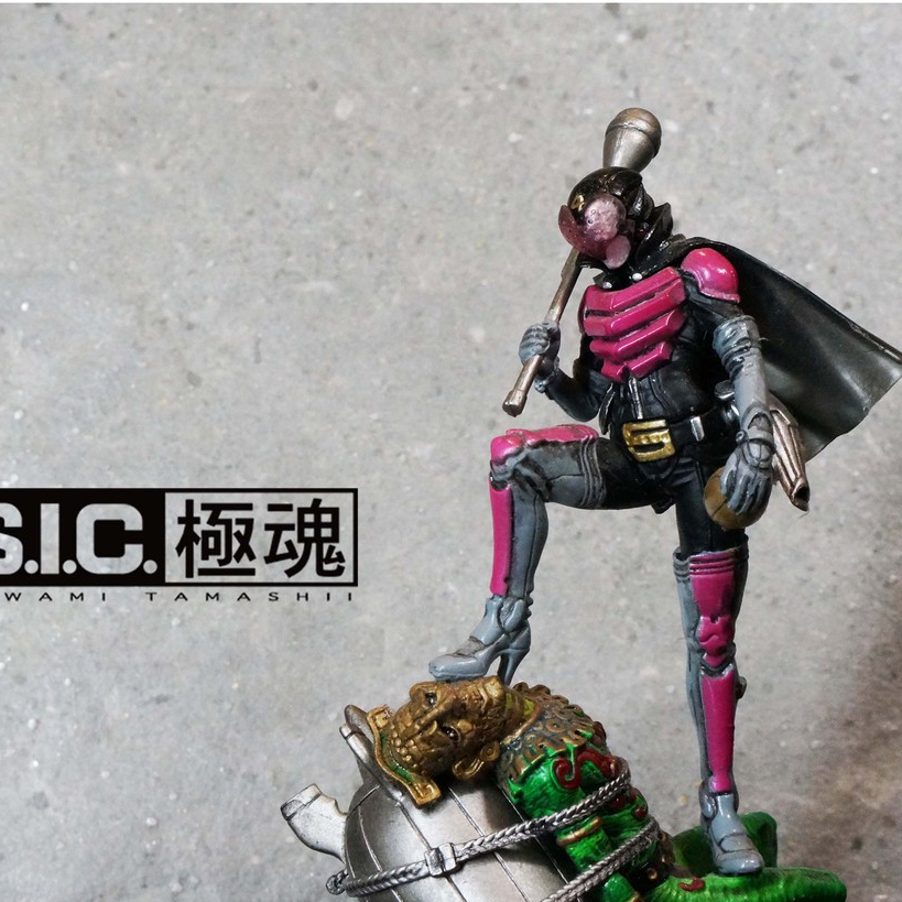 Bandai SIC takumi damashii Super Sentai Gorenger Momo Black Ver. toy figure เซนไต Goranger