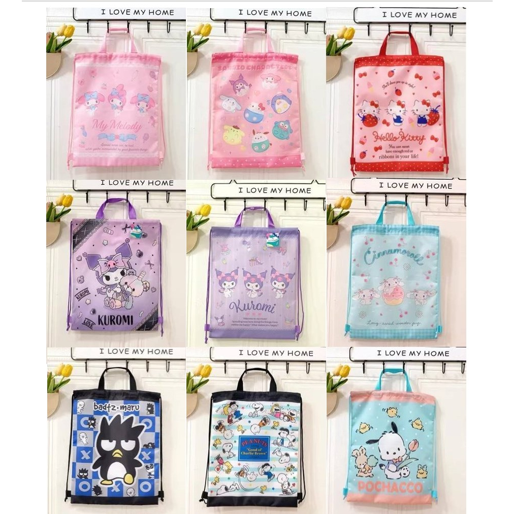 กระเป๋าสะพายหูรูด มีหูหิ้ว ผ้ากันน้ำ สกรีนลาย 2 ด้าน ขนาด 32 * 42 cm.