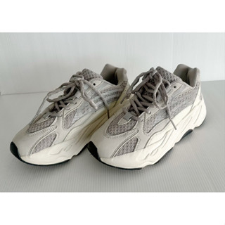 ส่งต่อ.. รองเท้าแฟชั่น Adidas Yeezy Boost 700 V2 style