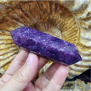 หินแหลมสองปลายเลพิโดไลต์ หินเลพิโดไลท์(Lepidolite)ยาว 9 ซม.กว้าง 2.7 ซม.หนา 2.3 ซม.น้ำหนัก 100 g.