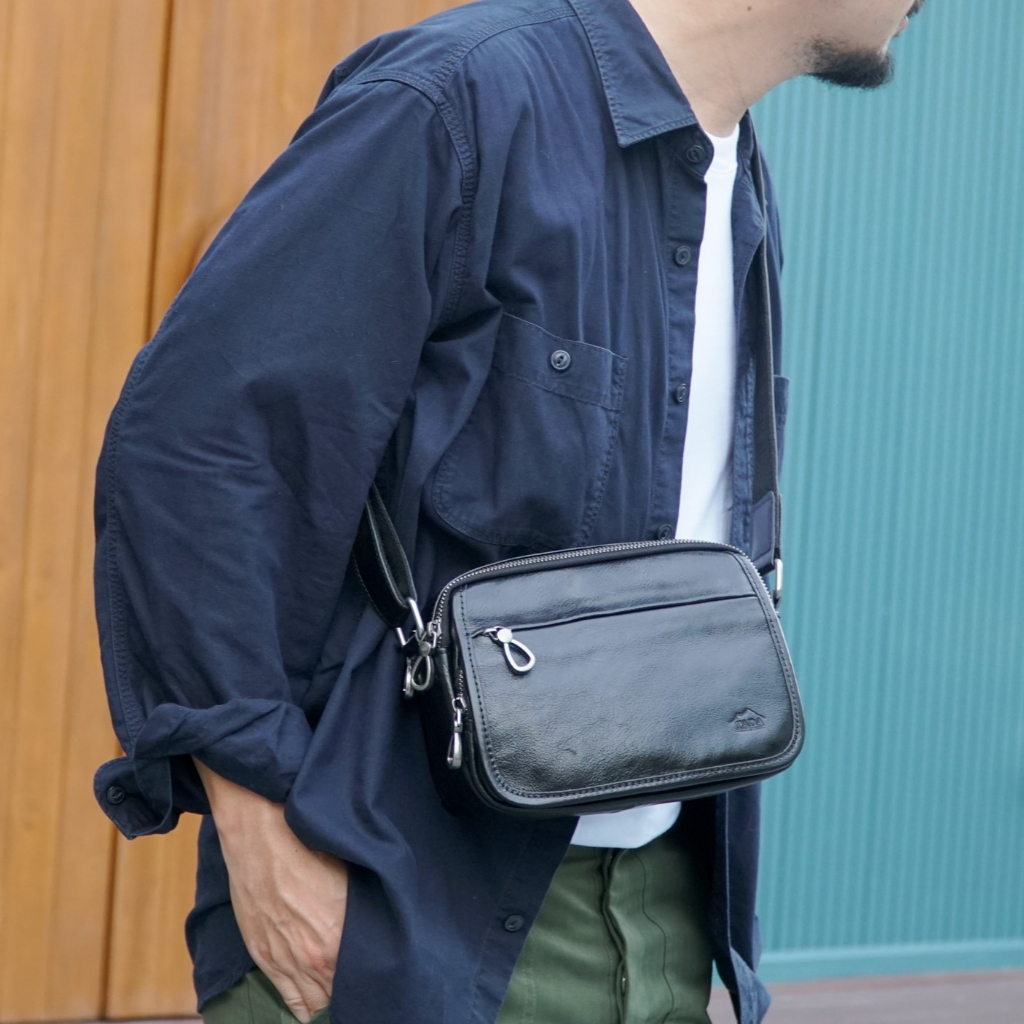 กระเป๋าหนังผู้ชาย /กระเป๋าหนังสะพายข้าง สีดำ รุ่น B-BK-1525