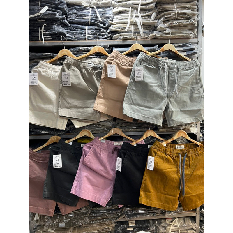 กางเกงขาสั้น ยาว 16″ ผ้าเวสป้อย ผ้าดีมาก ไม่บาง มีกระเป๋าข้างและหลัง 2 ข้าง ด้านหลังปักโลโก้ HM ใส่ได้ทั้งชายและหญิง