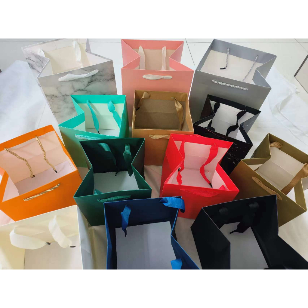 ถุงกระดาษคราฟท์ ใส่ของขวัญ ทรงกล่องเค้ก หูริบบิ้น ใส่ของชำร่วย ดอกไม้ ตุ๊กตา พร้อมส่ง