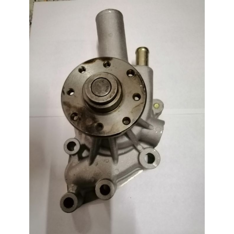 ปั้มน้ำ​ISUZU KB2200 ยี่ห้อGMBของJAPAN